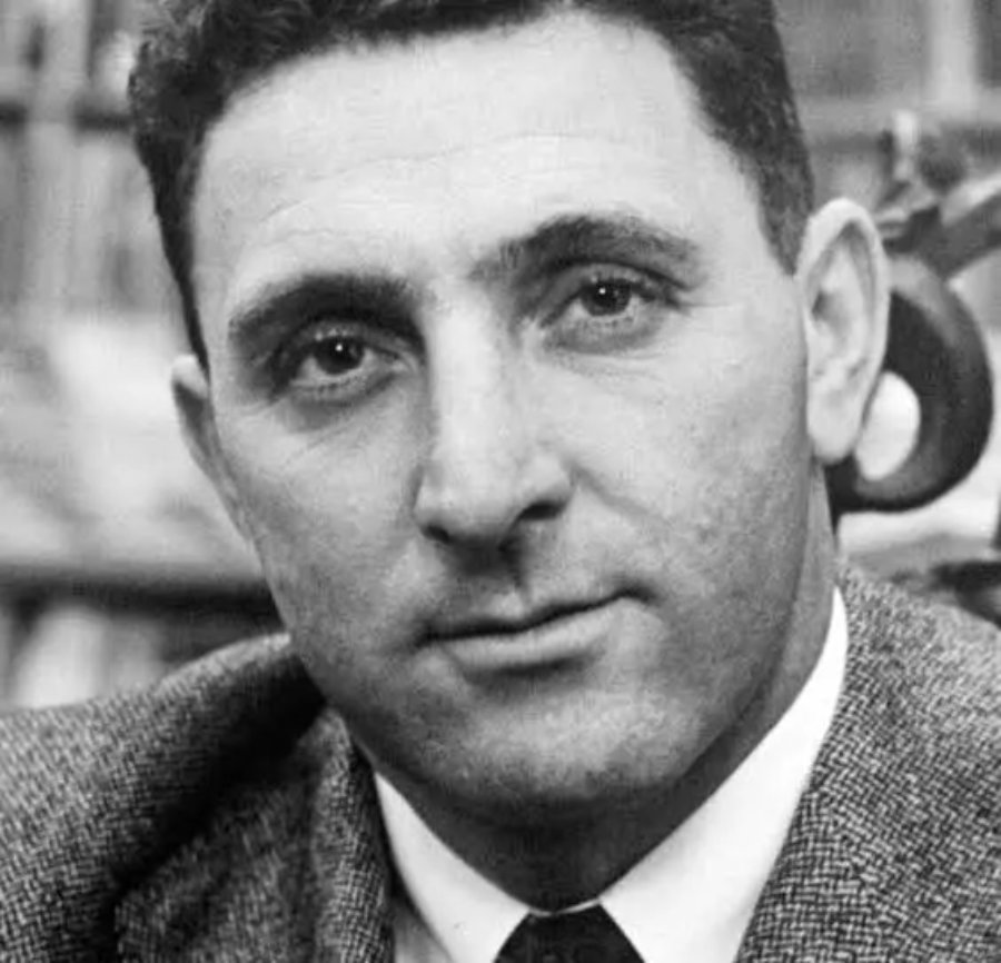 Ъруин Шоу е американски писател, драматург и сценарист, известен със своите романи, разкази и пиеси, в които изследва войната, човешките взаимоотношения, амбицията и моралните избори.