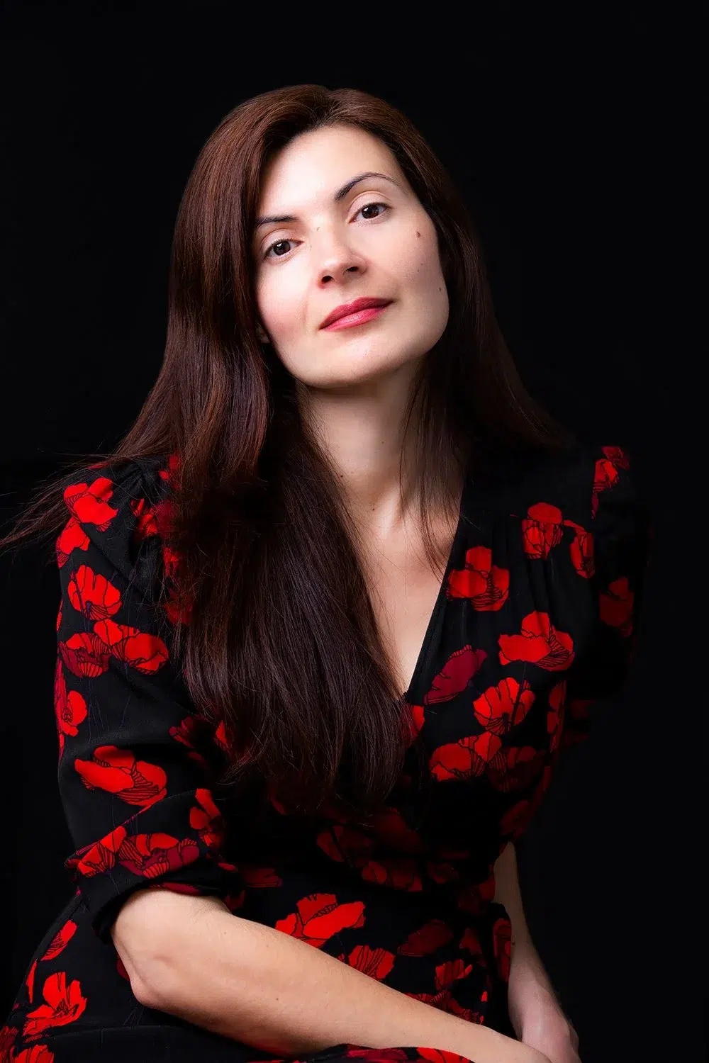 Мона Ауад (Mona Awad) е канадска писателка и авторка на разкази, известна със своите романи, които съчетават психологически хорър, черна комедия, сатира и магически реализъм.